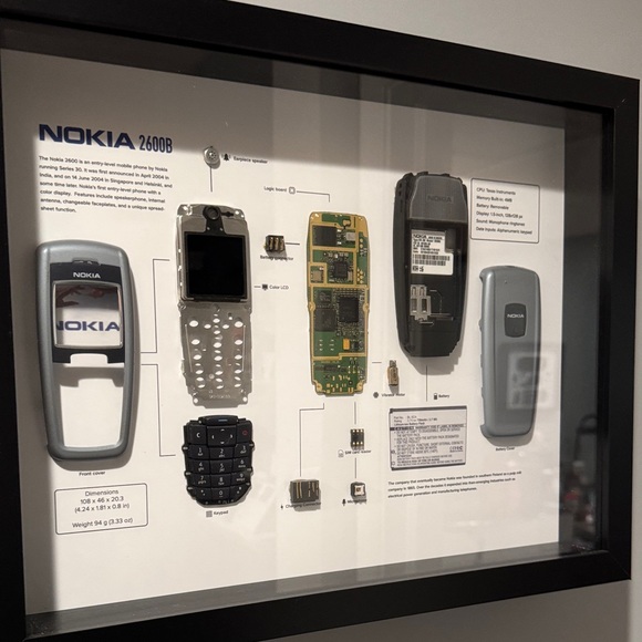Nokia 2600B Gray and Black Display